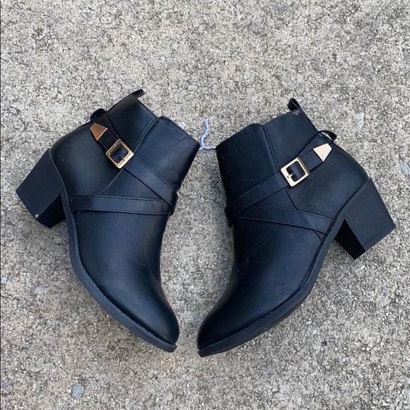 ⬇️🎉❗️Gold buckle booties❤️ - Picture 1 of 6